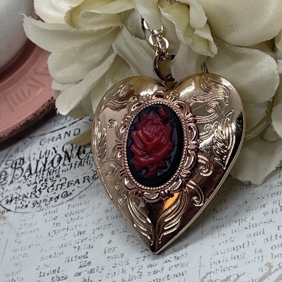 Cameo Black Red Love Rose Gothic Christmas Rose Gold Heart Locket Anniversary - Picture 4 of 12